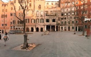 This is one of these hidden squares in the middle of Venice