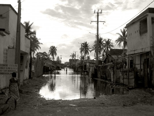 Majunga side road unter water